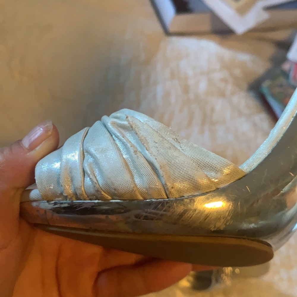 Silvery white Stilettos from Aldo size 7.5-8 - Picture 3 of 4